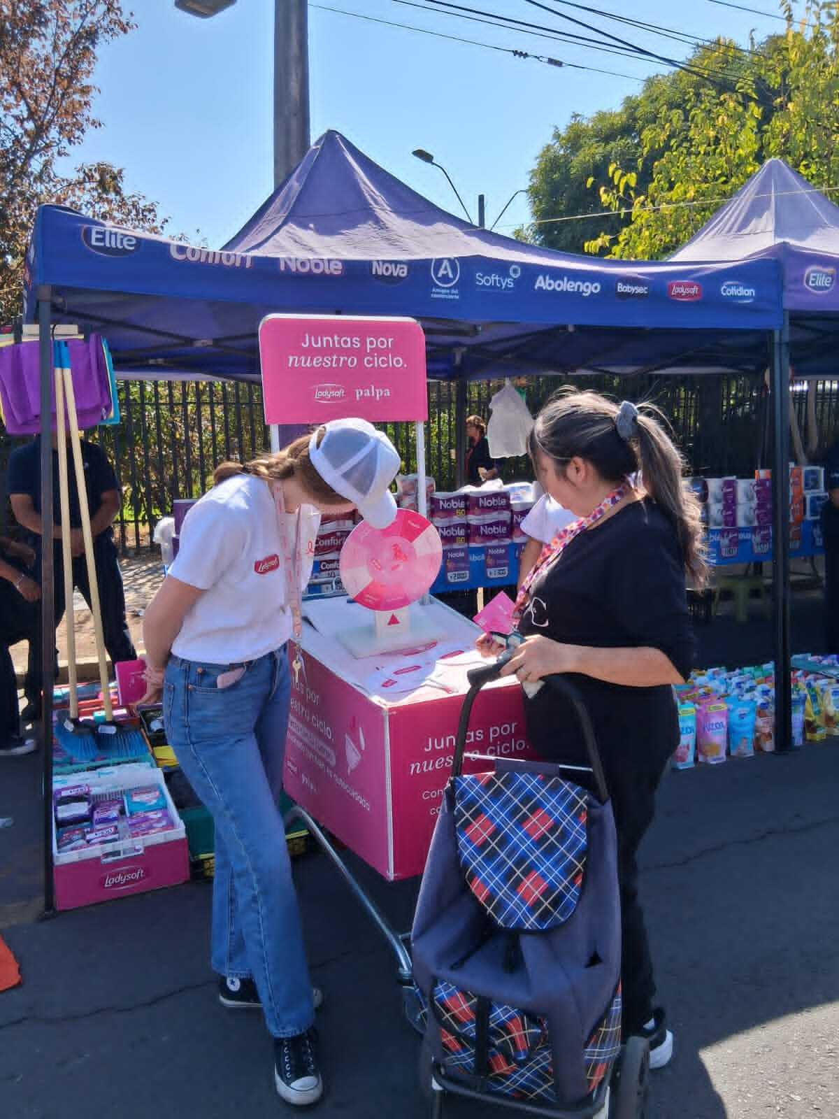 palpa-dinamica-carrito-rosa-ferias-santiago-salud-menstrual